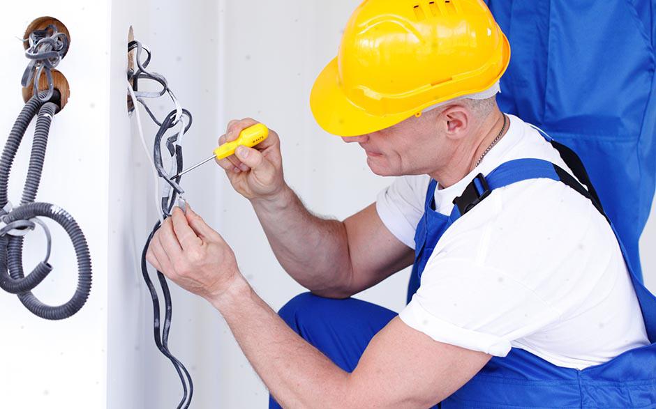 l'électricien Le Pecq